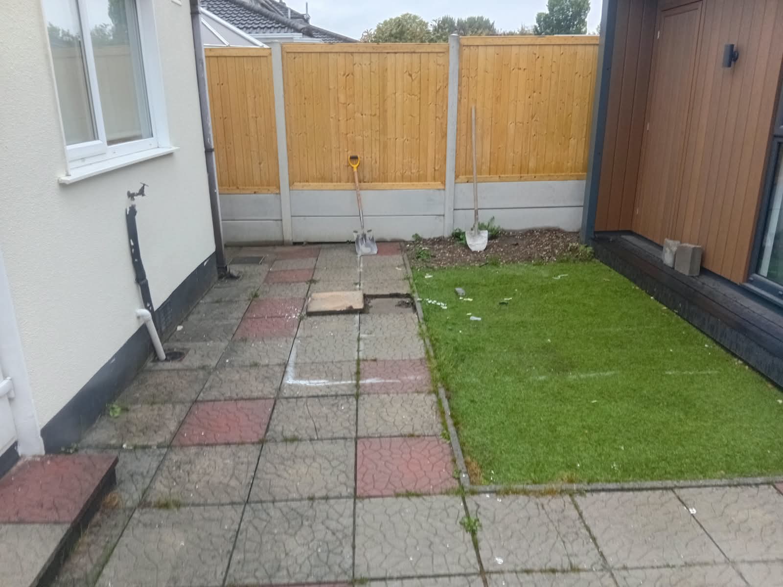 patio before porcelain tiling 5