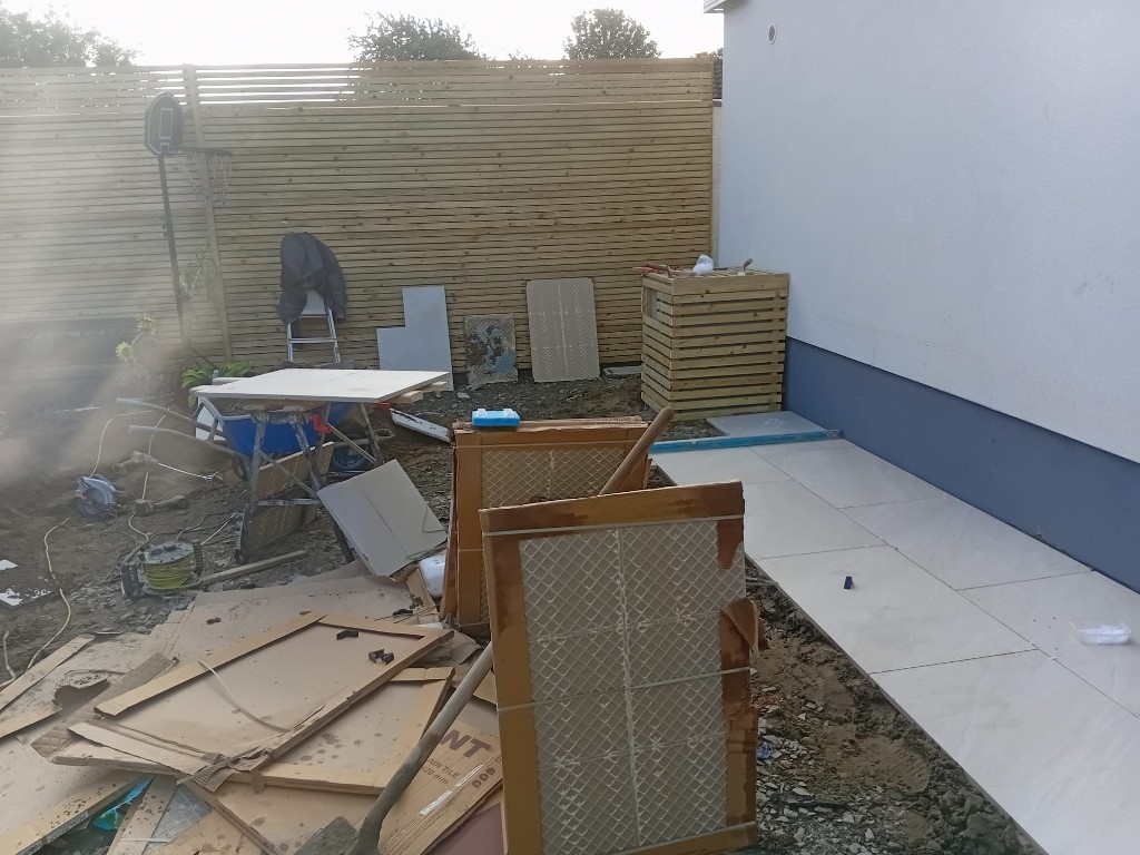 patio, artificial grass, flower beds and wooden slatting 3