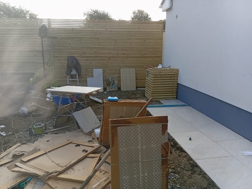 patio, artificial grass, flower beds and wooden slatting 4